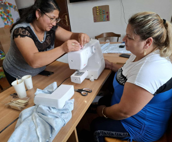 Rozvojový tím v akcii / Šijem, šiješ, šijeme - foto