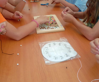 Rozvojový tím v akcii / Uviaž si farbičky na ručičky - foto