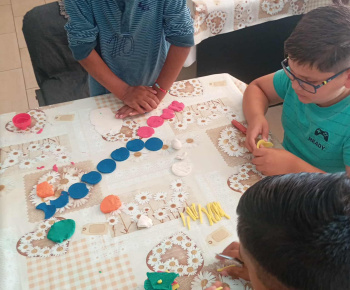 Rozvojový tím v akcii / Uviaž si farbičky na ručičky - foto