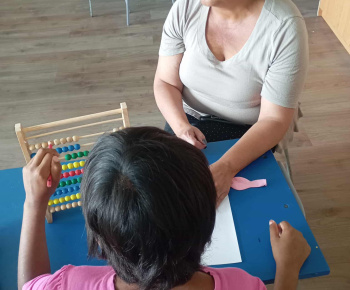 Rozvojový tím v akcii / Skupinové doučovanie počas prázdnin - foto