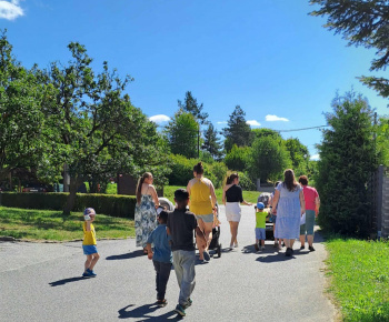 Rozvojový tím v akcii / Kočíková prechádzka – spoločné chvíle v prírode  - foto