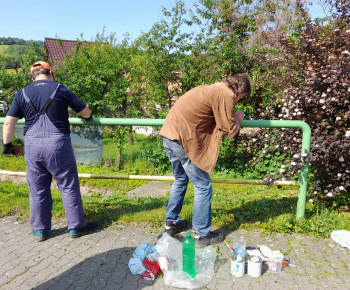 Rozvojový tím v akcii / Renovácia zábradlia - foto