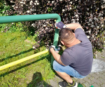 Rozvojový tím v akcii / Renovácia zábradlia - foto