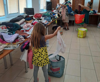 Rozvojový tím v akcii / Burza šatstva a kníh - foto