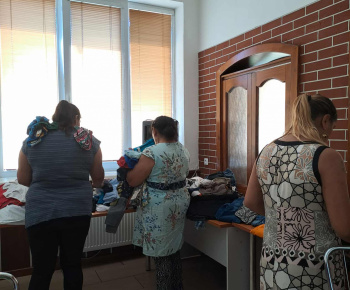 Rozvojový tím v akcii / Burza šatstva a kníh - foto