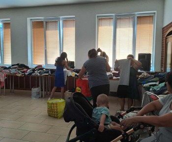 Rozvojový tím v akcii / Burza šatstva a kníh - foto