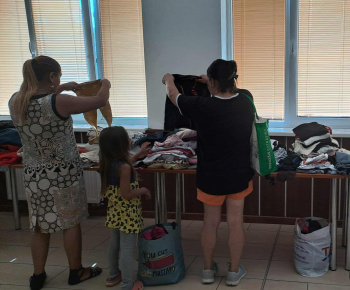 Rozvojový tím v akcii / Burza šatstva a kníh - foto