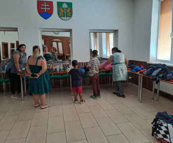 Rozvojový tím v akcii / Burza šatstva a kníh - foto