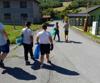 Rozvojový tím v akcii / Letná prechádzka po obci – Spoločne za čistejšiu obec - foto