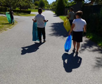 Rozvojový tím v akcii / Letná prechádzka po obci – Spoločne za čistejšiu obec - foto