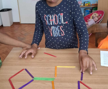 Rozvojový tím v akcii / Farby v zrkadle – zábavné učenie so zrkadlovou symetriou - foto