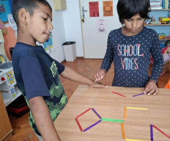 Rozvojový tím v akcii / Farby v zrkadle – zábavné učenie so zrkadlovou symetriou - foto