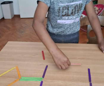 Rozvojový tím v akcii / Farby v zrkadle – zábavné učenie so zrkadlovou symetriou - foto