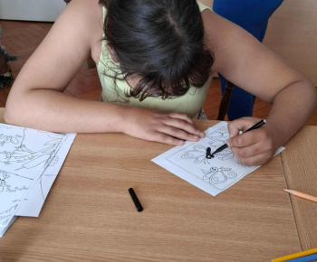 Rozvojový tím v akcii / Farebná lúka rozkvitla aj v našom Mami klube - foto