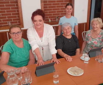 Rozvojový tím v akcii / Znova online – spoločné chvíle pri káve a digitálnych zručnostiach - foto