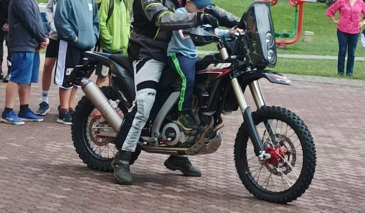 20. fotografia fotogalérie Rozvojový tím v akcii / MOTO dobrodružstvo – deň plný zážitkov, odvahy a nových priateľstiev  - foto