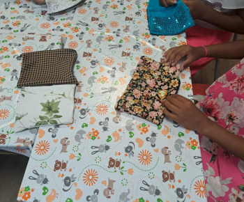 Rozvojový tím v akcii / Ušime si taštičku - foto