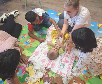 Rozvojový tím v akcii / Malí pomocníci – veľká láska - foto