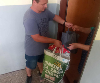 Rozvojový tím v akcii / Pomoc s nákupmi pre seniorov - foto