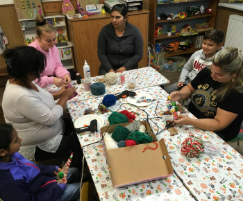 Rozvojový tím v akcii / Výmena zručností a kreativity v Mami klube - foto