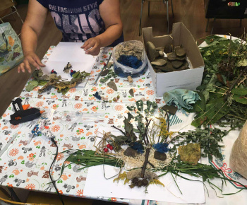 Rozvojový tím v akcii / Maľované lístie – tvorivá a vzdelávacia aktivita - foto