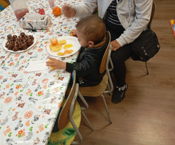 Rozvojový tím v akcii / Ovocná kuchyňa v Mami klube - foto