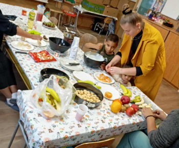 Rozvojový tím v akcii / Ovocná kuchyňa v Mami klube - foto