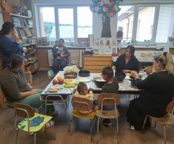 Rozvojový tím v akcii / Ovocná kuchyňa v Mami klube - foto