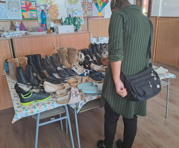 Rozvojový tím v akcii / Obuv pre školáka - foto