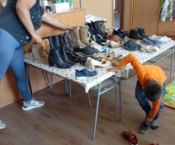 Rozvojový tím v akcii / Obuv pre školáka - foto
