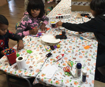 Rozvojový tím v akcii / Záložka pre babku a dedka - foto