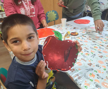 Rozvojový tím v akcii / Červík v jabĺčku – Medzinárodný deň jablka - foto