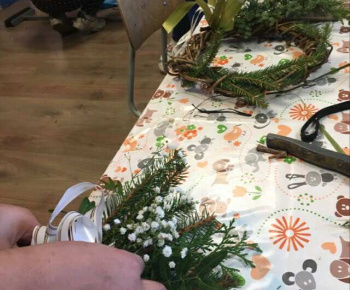 Rozvojový tím v akcii / Čarovanie s konárikmi - foto