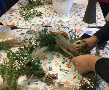 Rozvojový tím v akcii / Čarovanie s konárikmi - foto