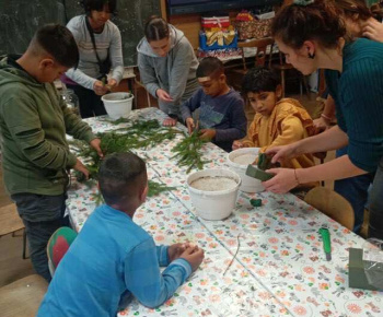 Rozvojový tím v akcii / Čarovanie s konárikmi - foto