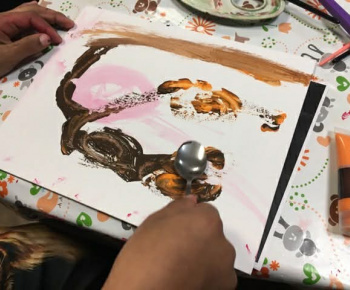 Rozvojový tím v akcii / Umenie v nás – objavovanie tvorivosti netradičnými technikami  - foto