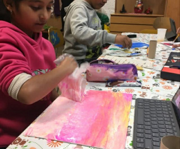 Rozvojový tím v akcii / Umenie v nás – objavovanie tvorivosti netradičnými technikami  - foto