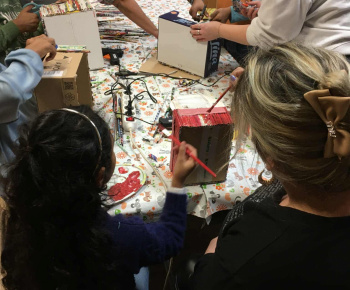 Rozvojový tím v akcii / Krabičky na vecičky – keď tvorenie pomáha poriadku  - foto