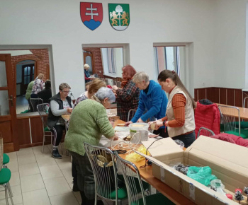 Rozvojový tím v akcii / Kreatívne popoludnie so seniormi – tvorenie, rozhovory a dobrá nálada - foto