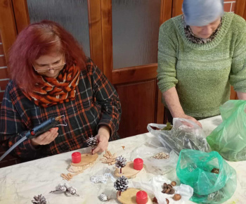 Rozvojový tím v akcii / Kreatívne popoludnie so seniormi – tvorenie, rozhovory a dobrá nálada - foto