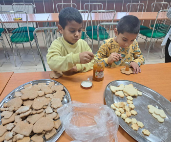 Rozvojový tím v akcii / Vianočná pekárnička v Mami klube  - foto