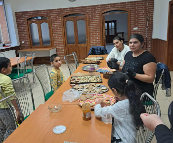 Rozvojový tím v akcii / Vianočná pekárnička v Mami klube  - foto