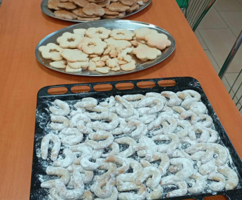 Rozvojový tím v akcii / Vianočná pekárnička v Mami klube  - foto