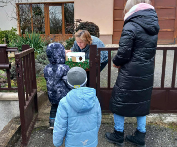 Rozvojový tím v akcii / Koľko lásky sa zmestí do krabičky od topánok - foto