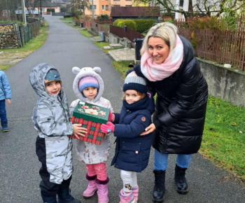 Rozvojový tím v akcii / Koľko lásky sa zmestí do krabičky od topánok - foto