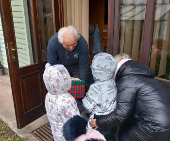 Rozvojový tím v akcii / Koľko lásky sa zmestí do krabičky od topánok - foto