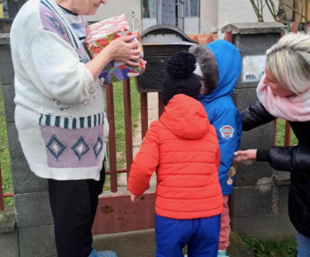 Rozvojový tím v akcii / Koľko lásky sa zmestí do krabičky od topánok - foto