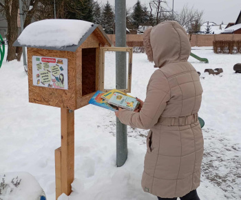 Rozvojový tím v akcii / Knižná búdka žije vďaka vám - foto