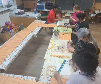 Rozvojový tím v akcii / Senzomotorický chodník – malé kroky, veľký význam  - foto