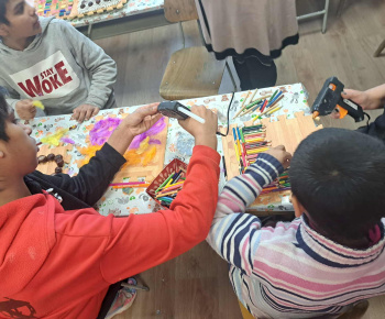 Rozvojový tím v akcii / Senzomotorický chodník – malé kroky, veľký význam  - foto